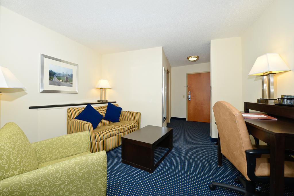 Comfort Suites Lancaster Amish Country Smoketown  Exterior photo